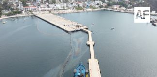 Continúan labores para contener derrame de hidrocarburo en el centro de Manzanillo; aún no hay responsables