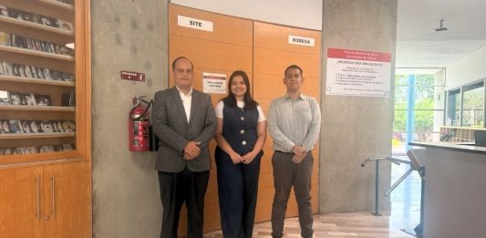 Destacan estudiantes de Derecho en Coloquio internacional de investigación