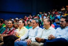 Entrega UdeC paquete de uniforme a 487 trabajadores de servicios generales