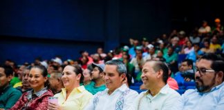 Entrega UdeC paquete de uniforme a 487 trabajadores de servicios generales