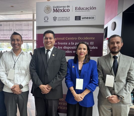 Participa UdeC en foro regional sobre el impacto de las pantallas en jóvenes