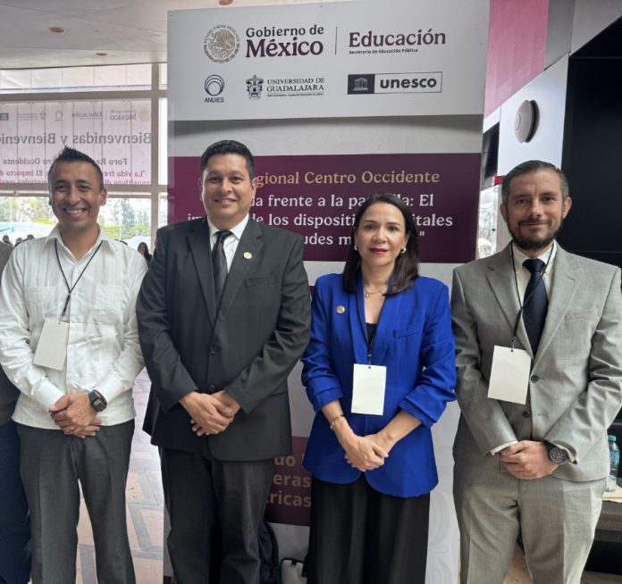 Participa UdeC en foro regional sobre el impacto de las pantallas en jóvenes