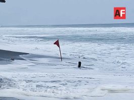Desaparecen 2 turistas en playa Boca de Pascuales, Tecomán