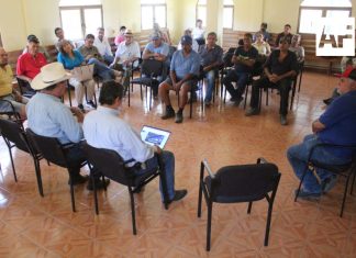 Productores de mango en Manzanillo escuchan alternativas de financiamiento para capacitación de agua