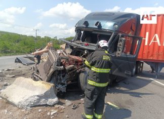 UEPC Colima y CRUM atendieron accidente de tráiler en la autopista Colima–Tecomán a la altura de Las Golondrinas