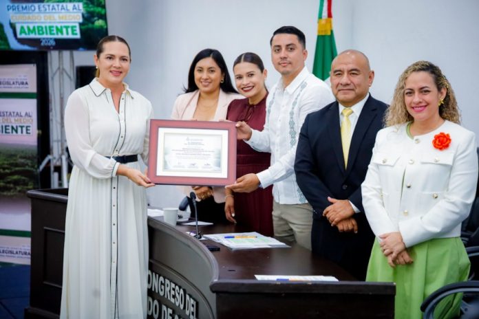Voluntariado UdeC recibe Premio Estatal al Cuidado del Medio Ambiente