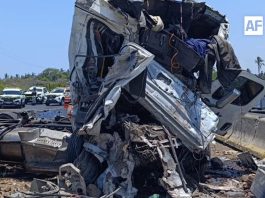 Accidente entre vehículos de carga obstruye vialidad en la autopista Manzanillo a Colima cerca de la caseta de Cuyutlán