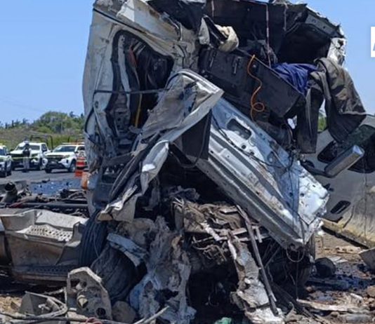 Accidente entre vehículos de carga obstruye vialidad en la autopista Manzanillo a Colima cerca de la caseta de Cuyutlán