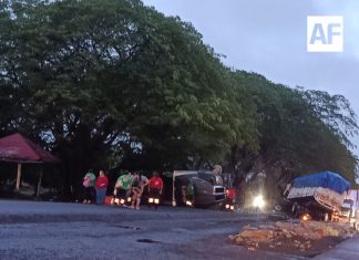 Accidente entre dos tractocamiones cerca de la Guardia Nacional en Tecomán; obstruyen circulación en la autopista