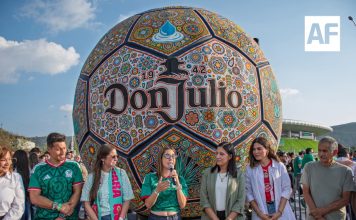 Presentan en Guadalajara balón monumental inspirado en el arte Wixárika rumbo al Mundial 2026