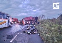 Choque entre tráileres deja un lesionado y cuantiosos daños en la carretera Tecomán-Cerro de Ortega