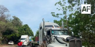 Accidente entre tractocamiones en libramiento El Colomo en Manzanillo; sugieren tomar vías alternas