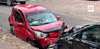 Una persona lesionada tras choque de vehículos en la entrada de Comala