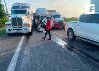 Accidente vehicular en autopista afecta circulación vial en dirección a Manzanillo; atienden UEPC Colima y CRUM a personas lesionadas