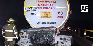 Continúan labores tras choque de dos tráileres cisterna en la autopista Guadalajara-Colima; realizarán trasvase de gasolina