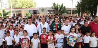 Gobierno de Indira Vizcaíno entrega ColiBecas Mochilas, Útiles y Uniformes a 176 estudiantes de Pueblo Juárez