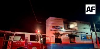 Controlan incendio en ferretería de Comala; no se reportan lesionados
