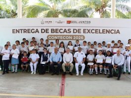 Educación Colima y Contecon Manzanillo entregan becas de excelencia educativa