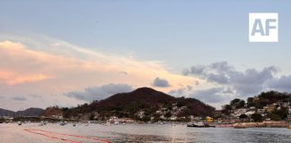 Secretaría de Marina realiza labores de contención por derrame de hidrocarburo en aguas marinas de Manzanillo