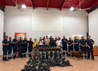 Bomberos Colima recibe importante donación de equipo especializado de Rotarios