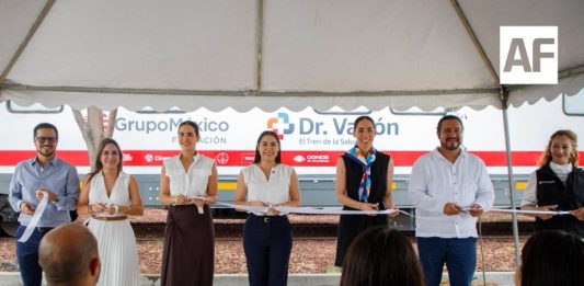 Indira Vizcaíno: Dr. Vagón acerca servicios gratuitos de especialistas médicos a miles de colimenses