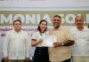Indira Vizcaíno entrega estímulos a personal de apoyo y asistencia a la educación