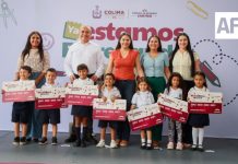 Indira Vizcaíno entrega Mi ColiBeca para Empezar a estudiantes de prescolares públicos de Villa de Álvarez
