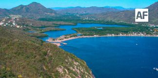 Pendiente autorización ambiental para hundimiento de embarcaciones frente a Juluapan
