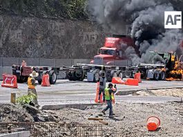 Incendio de tractocamión obstruye un carril en la autopista Colima-Manzanillo: UEPC Colima
