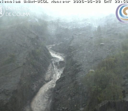 Registran lahares en barrancas del Volcán de Colima; llaman a no ingresar a los cauces