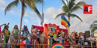 Realizan marcha del Orgullo LGBT+ en Manzanillo en un ambiente de inclusión y respeto