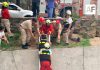 Rescatan a joven y a una menor arrastradas por la corriente en canal de avenida Patria, en Zapopan