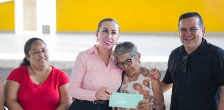 Entrega Tey 37 visas americanas en Tecomán como parte del programa «Reuniendo familias»
