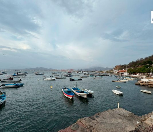 Cierran puerto de Manzanillo a la navegación de embarcaciones menores por mal tiempo