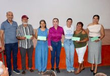 Entrega Tey Gutiérrez 25 visas americanas en Minatitlán