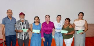 Entrega Tey Gutiérrez 25 visas americanas en Minatitlán