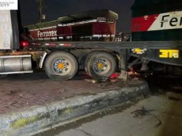 Choque de tren y tráiler deja cuantiosos daños materiales en cruce ferroviario Tapeixtles, Manzanillo