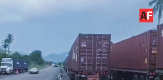 8 mil tráileres quedaron atorados en la carretera Armería – Colima