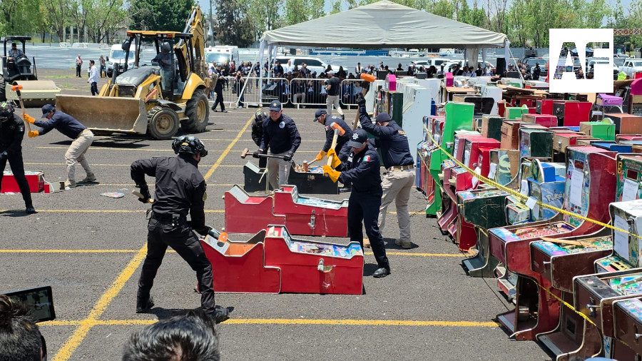 Destruyen 721 máquinas tragamonedas en Michoacán4