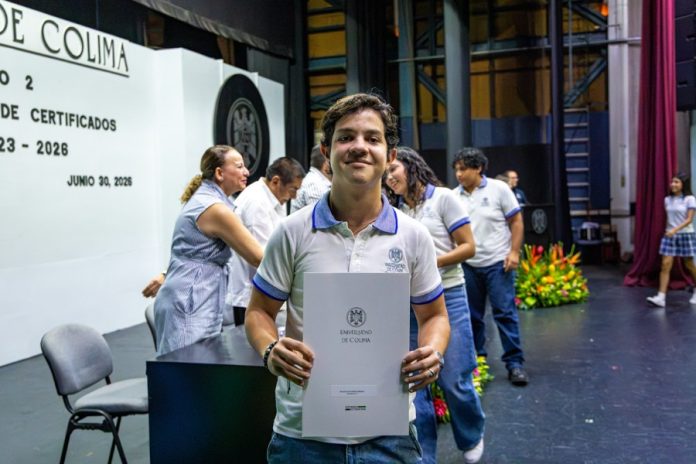 Entrega Bachillerato 2 338 nuevos egresados