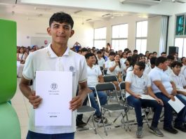 Entrega UdeC nuevas generaciones de bachilleres en Armería