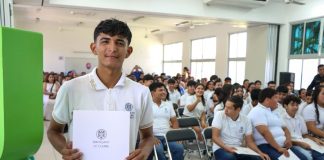 Entrega UdeC nuevas generaciones de bachilleres en Armería