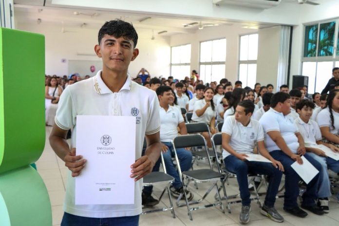 Entrega de certificados en los bachilleratos 7, 21 y 31_B7
