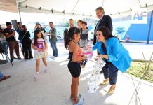 Gobierno de Zapopan y Zapakids entregan casi 700 pares de calzado a niños