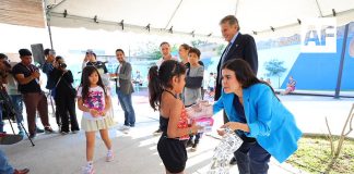 Gobierno de Zapopan y Zapakids entregan casi 700 pares de calzado a niños