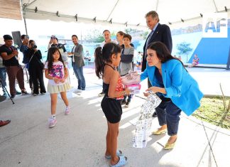 Gobierno de Zapopan y Zapakids entregan casi 700 pares de calzado a niños