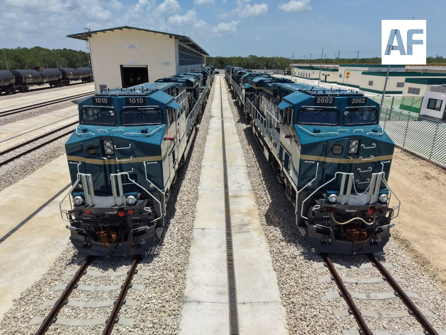 Llegan las primeras 12 locomotoras del Tren Maya de carga3
