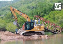Inician remoción del puente colapsado en La Boquita; proyectan su reconstrucción