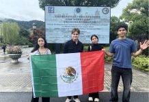 Participan universitarios en campamento de verano, en China