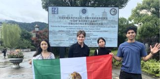 Participan universitarios en campamento de verano, en China
